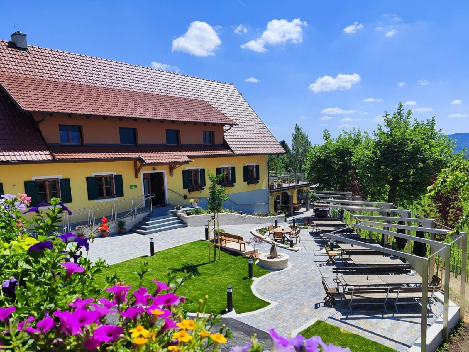 Weingut Fellner Acomodação com café da manhã Leutschach Exterior foto