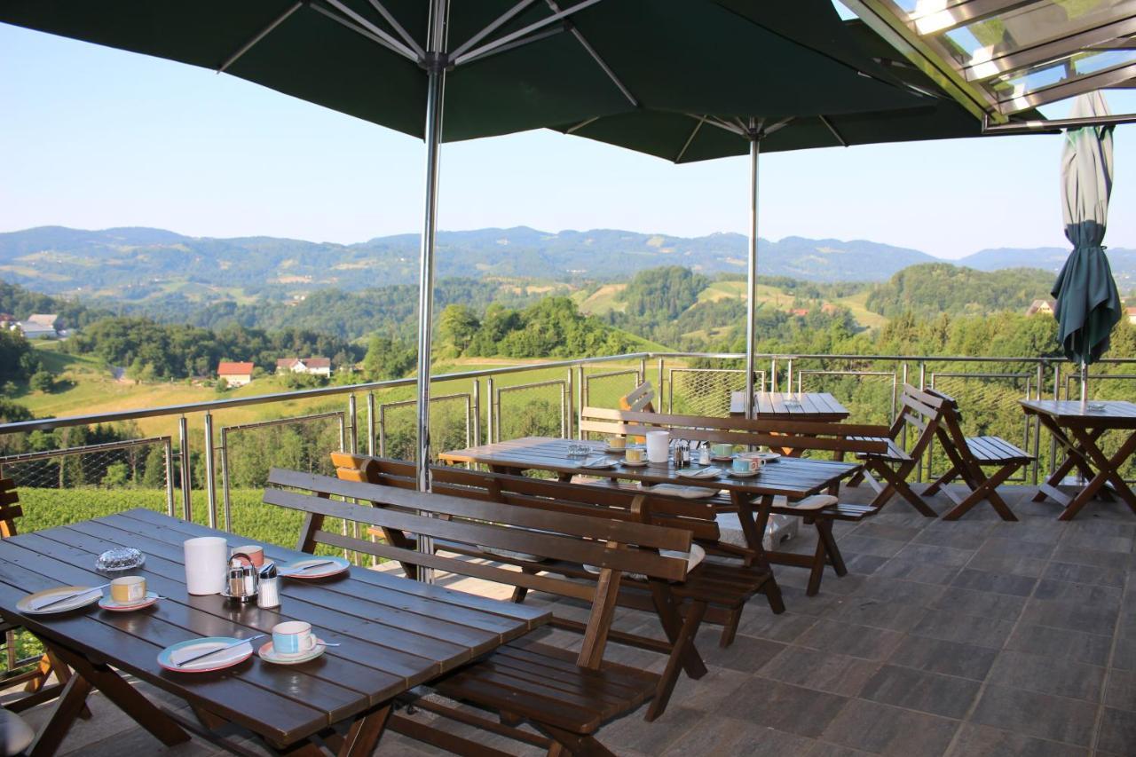 Weingut Fellner Acomodação com café da manhã Leutschach Exterior foto
