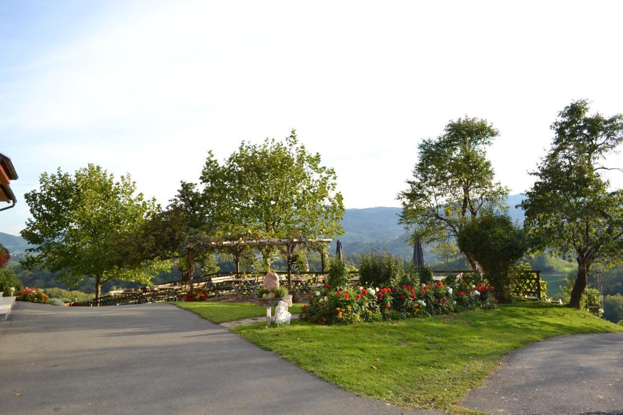 Weingut Fellner Acomodação com café da manhã Leutschach Exterior foto